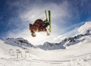 开云官方app入口-紫金逆袭战，克莱·汤普森关键三分击溃步行者，湖人展现冠军底蕴