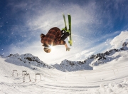 开云官方app入口-紫金逆袭战，克莱·汤普森关键三分击溃步行者，湖人展现冠军底蕴