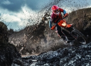 开云体育在线-逆转与高光，赛场上的不屈与优雅