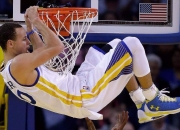 开云官网-双城记，F1街道赛的极速狂飙与深圳男篮的绝境逆袭