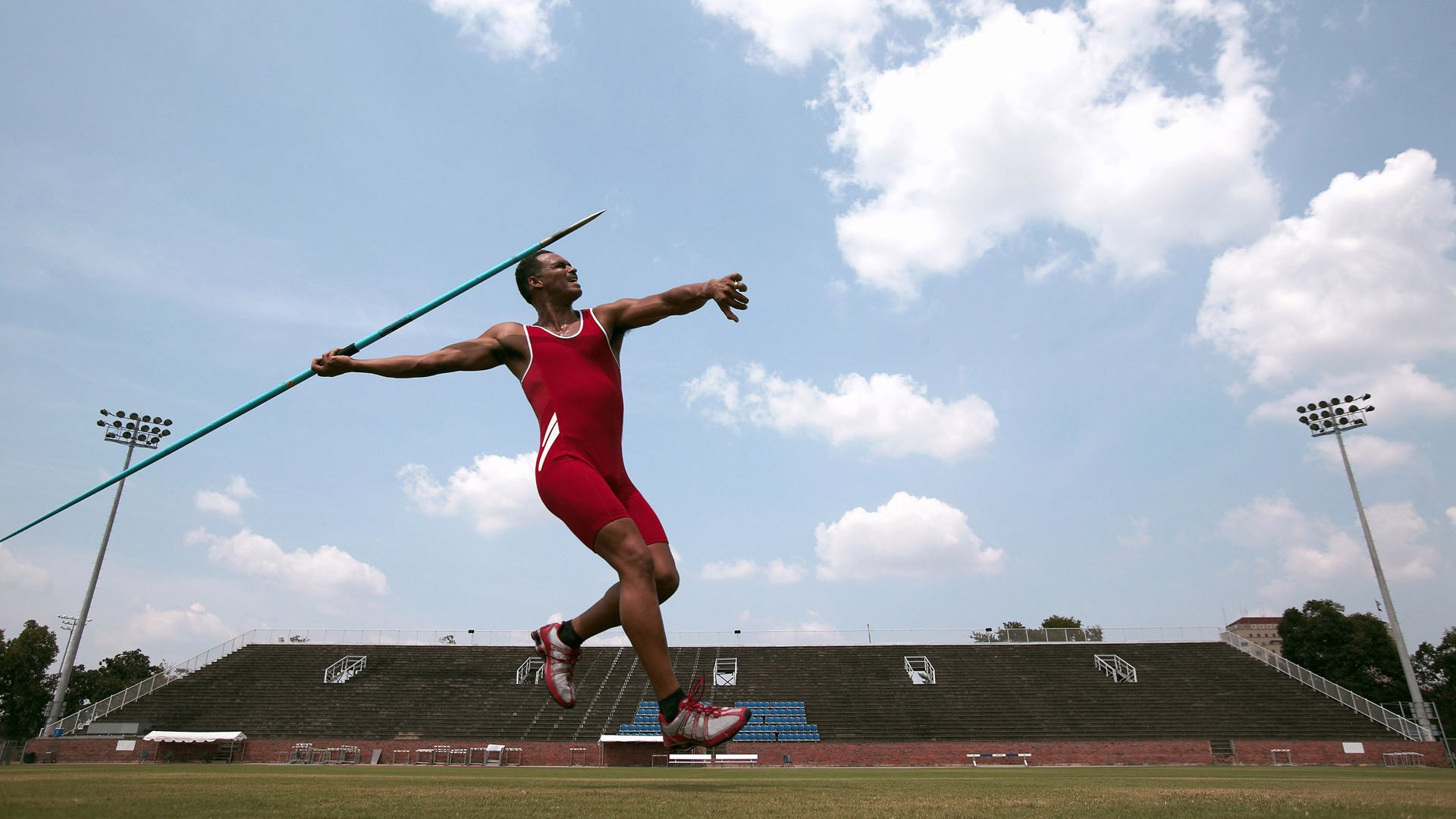 约基奇防守端锁死对手，灰熊火力全开压制开拓者