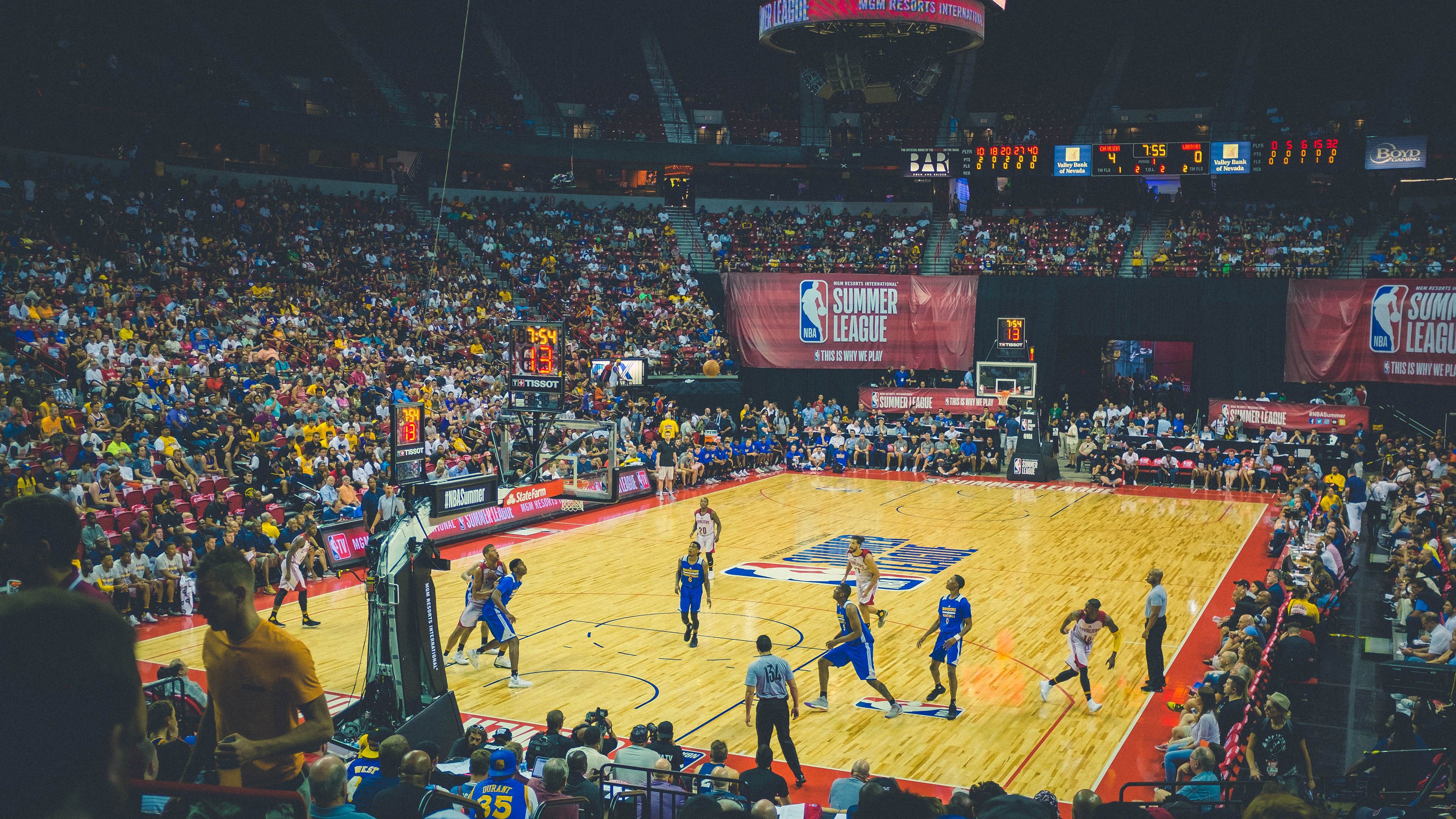 太阳连续得分压制老鹰，欧文成为关键先生